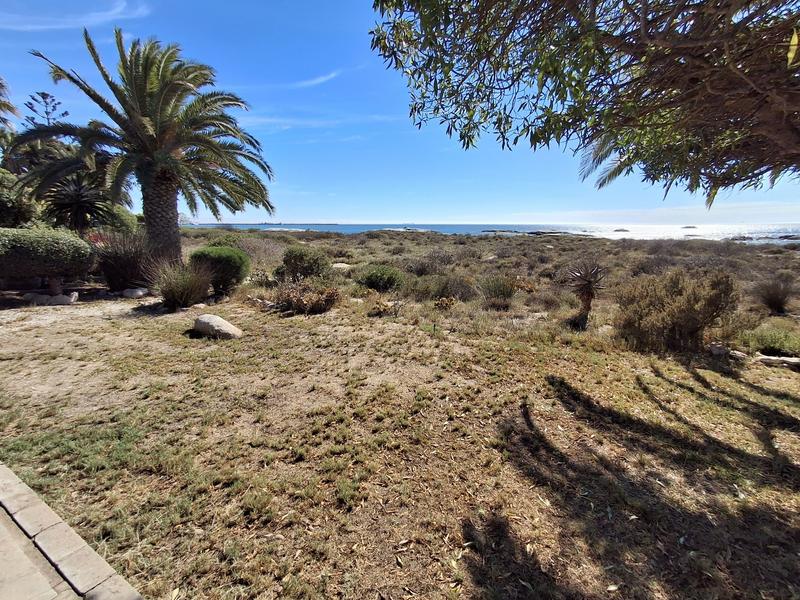 2 Bedroom Property for Sale in Hannasbaai Western Cape